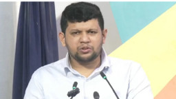 তথ্য উপদেষ্টার দুই মন্তব্য ভাইরাল, আলোচনা তুঙ্গে