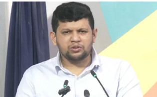 তথ্য উপদেষ্টার দুই মন্তব্য ভাইরাল, আলোচনা তুঙ্গে
