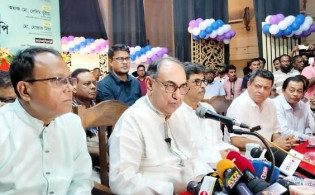 আগে কুকুরের মুখে ছিলাম, এখন বাঘের মুখে পড়েছি