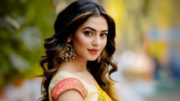 বিমানবন্দর থেকে অভিনেত্রী নুসরাত ফারিয়া আটক