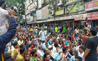 নগর ভবনের সামনে থেকে নতুন কর্মসূচি ঘোষণা