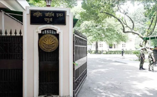 আইনশৃঙ্খলা পরিস্থিতি নিয়ে প্রধান উপদেষ্টার সঙ্গে তিন বাহিনী প্রধানের বৈঠক