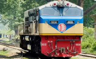 ‘প্রকৃতির ডাকে’ ট্রেন চালক বিপাকে