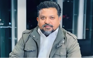 ছাত্র উপদেষ্টাদের নিয়ে জুলকারনাইন সায়েরের স্ট্যাটাস