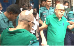 হাজতখানার টয়লেটে পড়ে রক্তাক্ত সাবেক খাদ্যমন্ত্রী