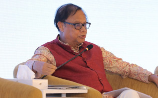সবগুলো দুর্বল ব্যাংক একসঙ্গে একীভূত করা হবে না: গভর্নর