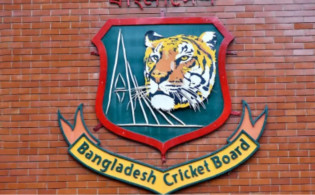 বিসিবিতে বড় ঝড়: আইসিসির নিষেধাজ্ঞার শঙ্কা