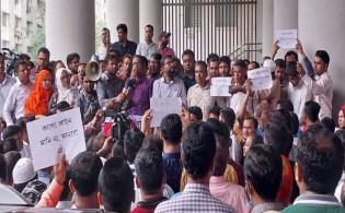 সরকারি চাকরি অধ্যাদেশ বাতিল: সচিবালয়ে কর্মচারীদের বিক্ষোভ ও স্মারকলিপি