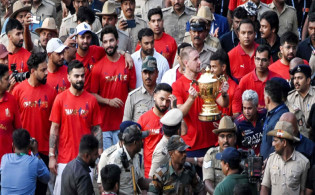 ক্রিকেটের শিরোপা উৎসবে ১১ মৃত্যু, দুই শীর্ষ কর্তার পদত্যাগ