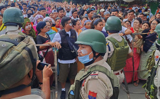 পাঁচ জেলায় কারফিউ, বন্ধ ইন্টারনেট