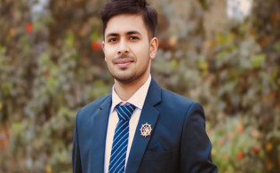 বিশ্ববিদ্যালয়ের ছাত্র হলে বান্ধবীকে নিয়ে রাত্রিযাপন, ক্যাম্পাসে তোলপাড়