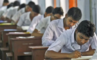 শিক্ষা মন্ত্রণালয়ের নতুন নিয়মে শিক্ষার্থীদের মাথায় হাত