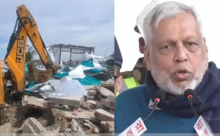 সরকারি জমিতে মন্দির মুখ খুললেন উপদেষ্টা