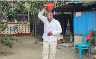 গোলাপ জলে গোসল করে রাজনীতি ছাড়ার ঘোষণা
