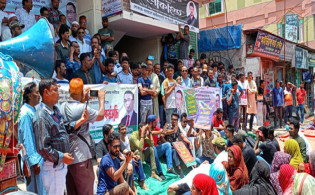 ভোট কারচুপির প্রতিবাদে দলীয় কার্যালয় ঘেরাও: উত্তাল পরিস্থিতি