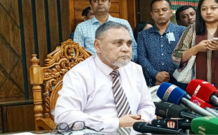 ‘জোর করে চেয়ারে বসিনি’— কীসের ইঙ্গিত দিলেন সিইসি