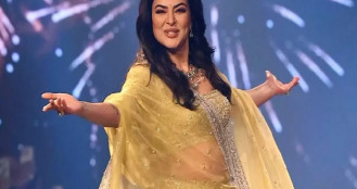 বিয়ে ছাড়াই মা হচ্ছেন ৪০ পেরোনো অভিনেত্রী