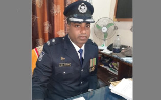 মামলায় ফাঁসিয়ে নিজেই ফাঁসলেন ওসি আজিজ