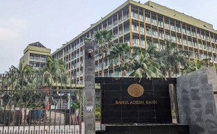 বাংলাদেশ ব্যাংকে অস্থিরতা, বিনিয়োগকারীর হুঁশিয়ারি
