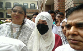 অপু বিশ্বাসের বোরকা পরার কারণ প্রকাশ