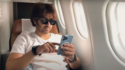 দেশ ছাড়লেন শাকিব খান