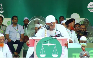 মঞ্চে অসুস্থ হয়ে পড়ে গেলেন জামায়াত আমির