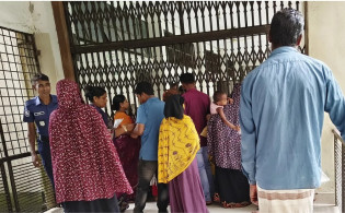 ২০০ টাকায় ১০ মিনিট আর ৫০০ টাকায় যতক্ষণ খুশি