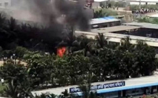 যেভাবে আগুন লেগে যায় বিমানটিতে