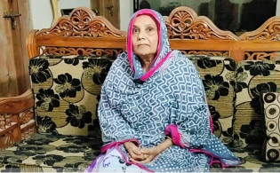 সম্পত্তি লিখে নিয়ে মাকে বাড়ি থেকে বের করে দিল ছেলে