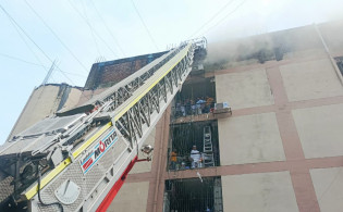 গুলিস্তানে আগুন, নিয়ন্ত্রণে ফায়ার সার্ভিসের ১১ ইউনিট