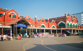 বাংলাদেশিদের অভাবে কাঁদছে কলকাতা