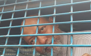 প্রিজন ভ্যানে অধ্যাপক কলিমুল্লাহর আজব কাণ্ড!