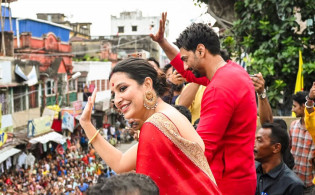 ১২ বছর পর দর্শকের আবেগে ধাক্কা দিলেন দেব-শুভশ্রী
