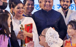 হাসিনাকে উদ্দেশ করে বাঁধনের তীব্র সমালোচনা