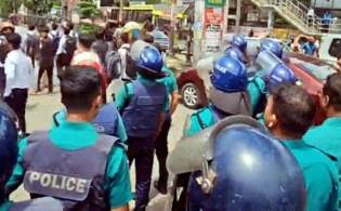 ঢাকা ও সিটি কলেজ শিক্ষার্থীদের মধ্যে সংঘর্ষ