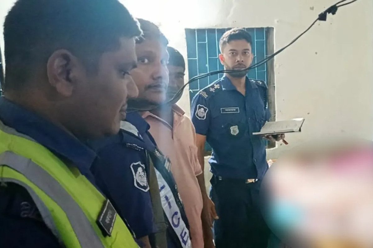 পাশের ঘরে বরকে অপেক্ষায় রেখে নববধূর কাণ্ড