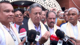 অনির্বাচিত সরকার নিয়ে আমীর খসরুর নীরব বার্তা