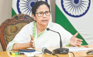 বাংলাভাষীদের পক্ষে গডফাদার স্টাইলে হুঁশিয়ারি মমতার