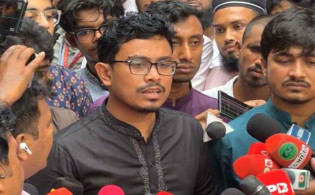 ভোট দিয়ে আবেগঘন বার্তা সাদিক কায়েমের