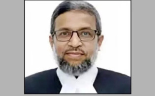 এবার পদত্যাগ করলেন আলোচিত বিচারপতি!