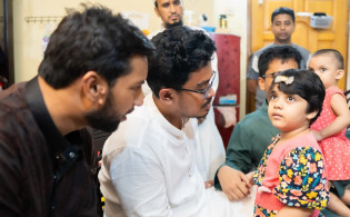 সাংবাদিকের পরিবারে গিয়ে যা করলেন ডাকসু ভিপি-জিএস