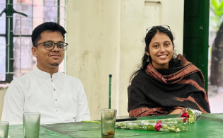 ডাকসুর সভায় ফটো তুলে ঝড় তুললেন জুমা-ফরহাদ!