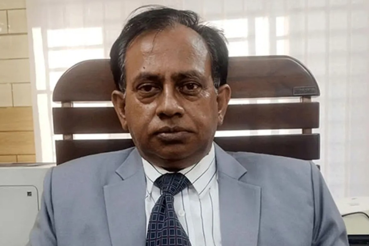 ১৭ বিয়ে করে শেষমেশ চাকরি গেল ‘বিয়েপাগল’ বন কর্মকর্তার!
