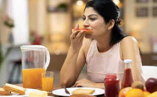 সকালে ৫টি খাবার একেবারেই খাওয়া যাবে না 