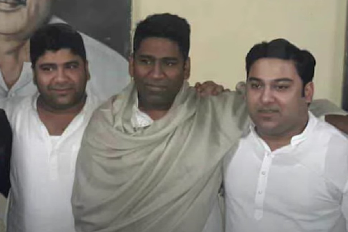 আওয়ামী লীগ নেতার লাইসেন্সে ভারতে যাচ্ছে ইলিশ