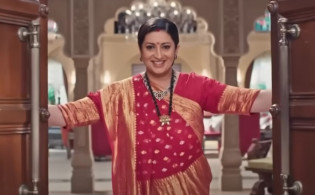 ক্লিনার থেকে যেভাবে হয়েছেন ভারতের শীর্ষ নায়িকা ও কেন্দ্রীয় মন্ত্রী