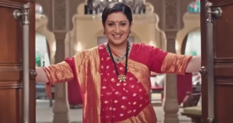 ক্লিনার থেকে যেভাবে হয়েছেন ভারতের শীর্ষ নায়িকা ও কেন্দ্রীয় মন্ত্রী