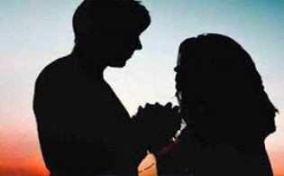 বক্সখাটে প্রেমিক, হাতে লাঠি স্বামী — ভাইরাল ভিডিও ঘিরে হইচই