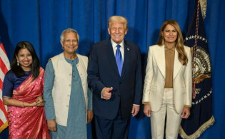 বিশ্বনেতারাই তাকিয়ে, ইউনূসের পাশে দাঁড়িয়ে হাসলেন ট্রাম্প