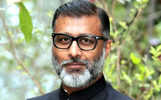 হট্টগোল করতে এসে গা ঢাকা দিলেন নিঝুম মজুমদার